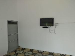 a tv on a wall with a basketball hoop at Aashirwad Garden & Resort in Pilani