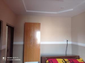 Letto o letti in una camera di The Edgewood Manor, Entire Service apartment with 24 hours power