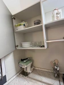 カターニアにあるB&B Francescoのバスルーム(洗面台、トイレ付)