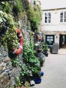 Aed väljaspool majutusasutust B&B du Cloître
