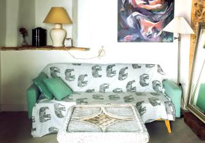 A seating area at Boutique house junto al mar