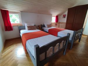 Un pat sau paturi într-o cameră la Gite d'Arbûmont