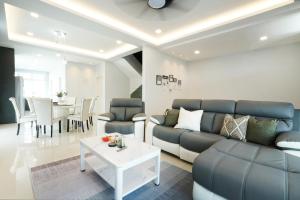 Desaru KTV Classical Elegant Style by Joyfully 2M2的休息区