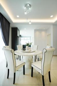 Desaru KTV Classical Elegant Style by Joyfully 2M2的休息区