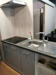 a kitchen counter with a sink and a mirror at Gościniec filmowy - prywatny dom rodzinny in Warsaw