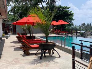 Bazén v ubytování Pinipahana Walauwa Resort & villa nebo v jeho okolí