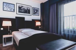 Een bed of bedden in een kamer bij Bliss Design Hotel Frankfurt City Messe