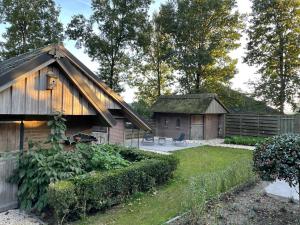 Galeriebild der Unterkunft 't Huis van de Buren - Drie unieke boerderijkamers in Lutten in Lutten