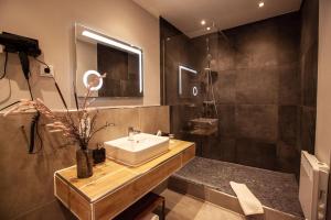 Koupelna v ubytování DORMERO Hotel Bremen + 31 fotografií