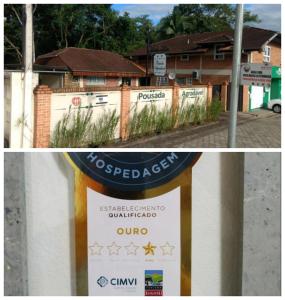 duas fotos de um cartaz em frente a um edifício em Pousada Agradável Pomerode em Pomerode