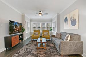 Gallery image of Comfy & Artistic 2BR Home With Wi-Fi! - Francisco 1 in Chicago