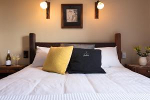 מיטה או מיטות בחדר ב-The Table Guest House