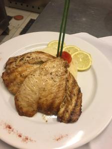 Comida no hotel ou em algum lugar perto