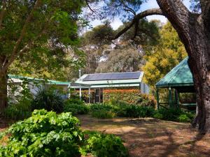 a house with a solar roof with a garden at The Den in Hepburn Springs