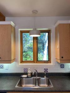 Kuchyň nebo kuchyňský kout v ubytování Chalet «L'Autrichien» de Charlevoix