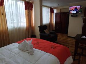 Postel nebo postele na pokoji v ubytování HOTEL VELANEZ SUITE Riobamba