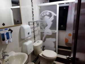 Koupelna v ubytování HOTEL VELANEZ SUITE Riobamba