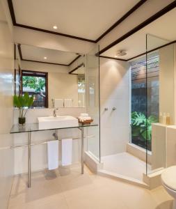 Koupelna v ubytování Ban Haad Sai - Beachfront Private Villa