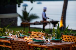 Restaurace v ubytování Ban Haad Sai - Beachfront Private Villa