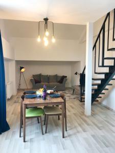 Posezení v ubytování GVC 2-level apt New Gudauri Block-4