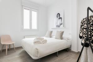 A bed or beds in a room at Espacioso 3 hab dobles 2 baños, junto Ayuntamiento Még 13 kép
