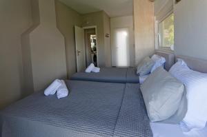 A bed or beds in a room at Avlaki Getaway Villa