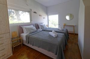 A bed or beds in a room at Avlaki Getaway Villa