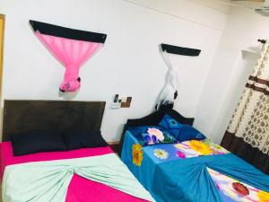 Postel nebo postele na pokoji v ubytování Bathiya Tourist Guest Anuradhapura