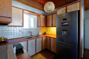 A kitchen or kitchenette at Avlaki Getaway Villa