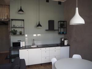 Apartament Kołobrzeska tesisinde mutfak veya mini mutfak