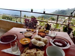 a table with food on top of a balcony at Il Villino haputale in Haputale