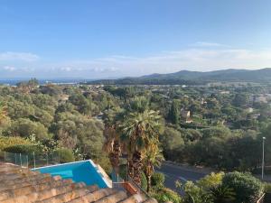 a view from the roof of a house with a palm tree at Superbe Duplex 35m2 vue mer avec piscine in Bormes-les-Mimosas