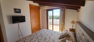 A bed or beds in a room at Son Set Villa