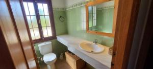 A bathroom at Son Set Villa Még 19 kép