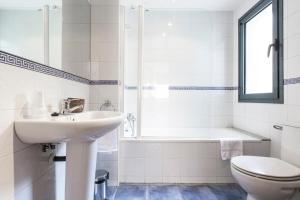 Ένα μπάνιο στο Outdoor Apartaments - Comfort