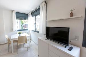 En TV eller et underholdningssystem på Outdoor Apartaments - Comfort