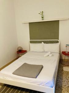 A bed or beds in a room at Maria Magdalena - Room 4