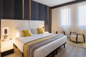 Postel nebo postele na pokoji v ubytování Savhotel Fiera Bologna