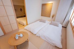 Un ou plusieurs lits dans un hébergement de l'établissement 石畳ホテル