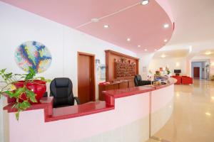 Fuajee või vastuvõtt majutusasutuses Hotel Delle More