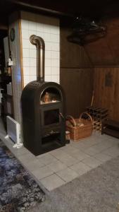 a stove in a kitchen with a tiled floor at Chalupa u Šlikovky in Jáchymov
