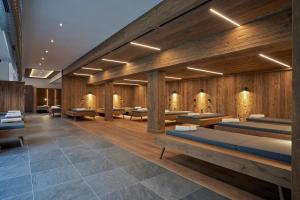 Postel nebo postele na pokoji v ubytování Hotel Traube Tonbach