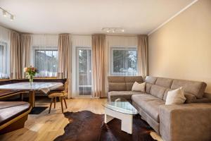 a living room with a couch and a table at Apt Hofer Sandra in Villabassa