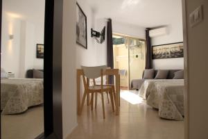 Posteľ alebo postele v izbe v ubytovaní Estudio Luxury Primera Linea de Playa Almuñecar Parking Gratuito + 24 fotografií
