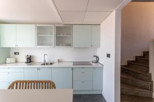A kitchen or kitchenette at La Reserva