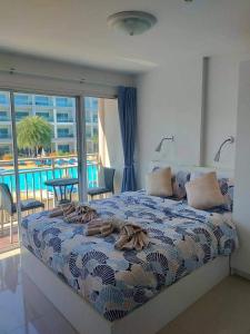 Ένα ή περισσότερα κρεβάτια σε δωμάτιο στο Grandbeach 1 condo A202