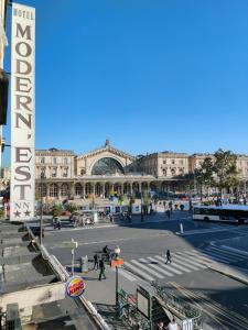 a city street with a large building in the background at Hotel Modern Est in Paris