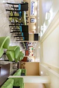 Posezení v ubytování Quality Inn & Suites Middletown - Newport