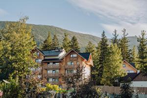 Widok na góry z tego aparthotelu
