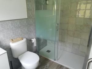 Un baño de Lekeitio Aterpetxea Hostel Auto Check-in